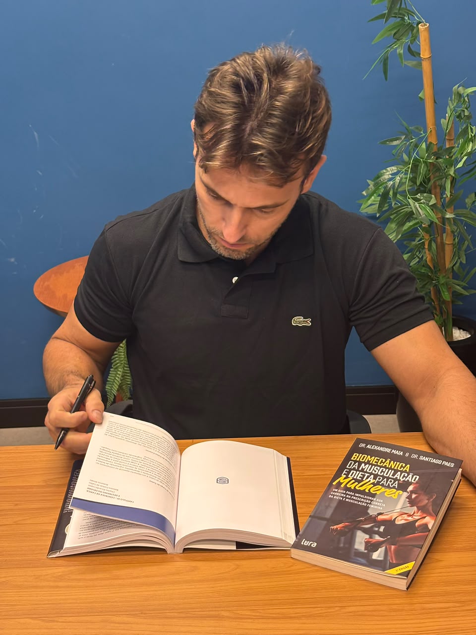 Dr. Victor Curty estudando e produzindo conteúdo