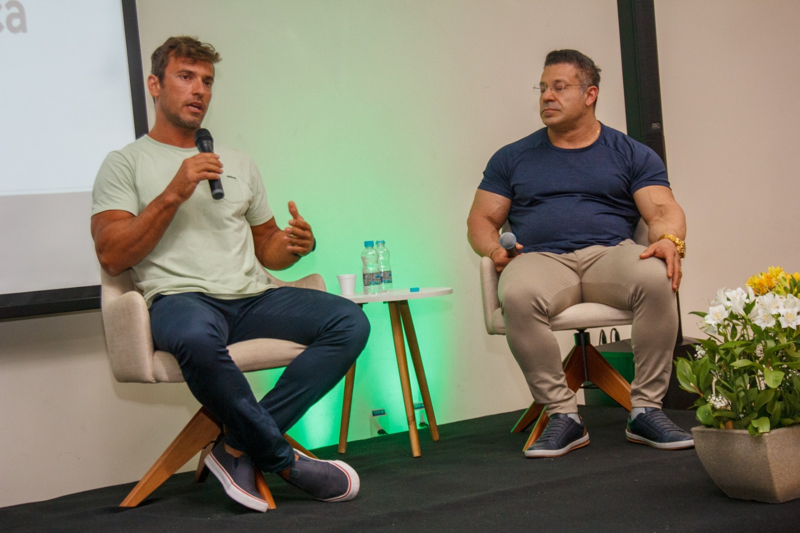 Dr. Victor Curty palestrando sobre treinamento